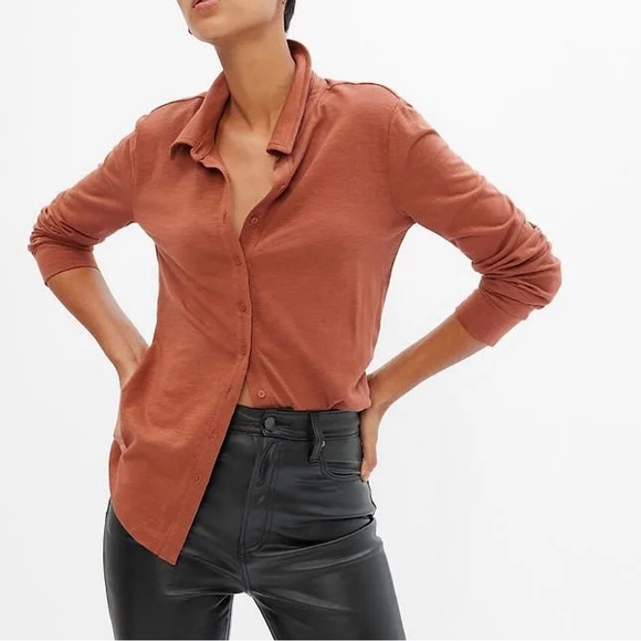 Gap Soft Knitted Shirt in Saddle Brown. Size medium. - Picture 2 of 16